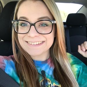 Meet your Posher, Alexis